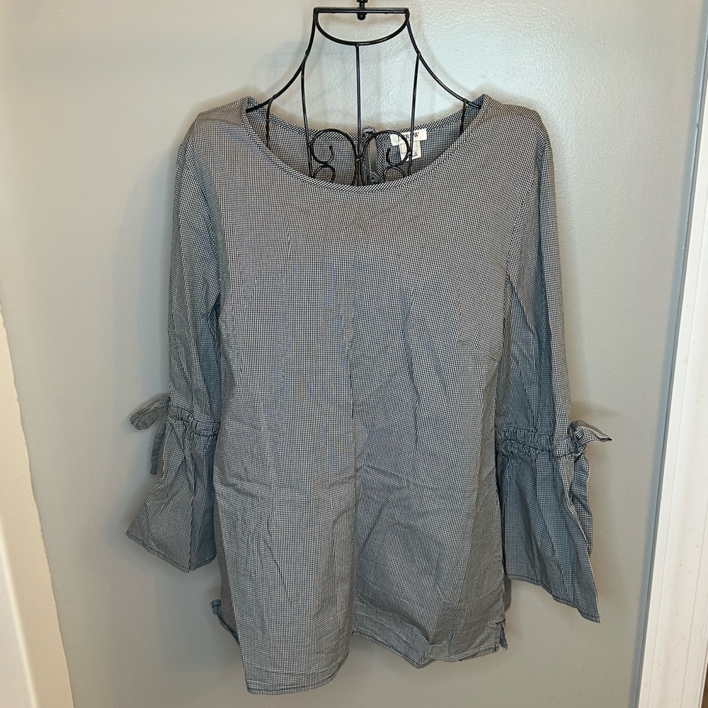 J crew. NWOT. Blouse. Size medium